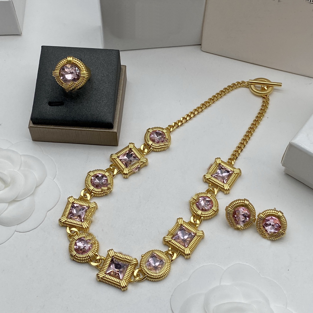 Luxury Designed Crystal Diamonds Necklaces Bracelet Earring Rings Banshee Medusa Head Portrait 18K Gold Plated Women's Jewelry Gifts MS15 -01, Such as picture color
Luxury Designed Crystal Diamonds Necklaces Bracelet Earring Rings Banshee Medusa Head Portrait 18K Gold Plated Women's Jewelry Gifts MS15 -01, Such as picture color