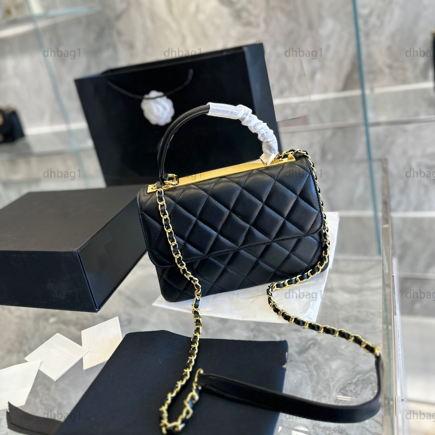 Luxuries Designers Women Trendy Flap Handle Bags Black Sheepskin Metal Chain Totes Single Shoulder Classical Crossbody Key Pouch Card Holders Fashion Bag 25cm
Luxuries Designers Women Trendy Flap Handle Bags Black Sheepskin Metal Chain Totes Single Shoulder Classical Crossbody Key Pouch Card Holders Fashion Bag 25cm