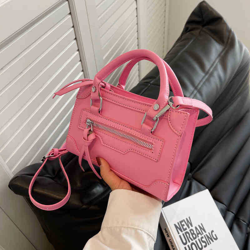 Bags Women's handbag 2022 new version trendy locomotive small square sling single shoulder cross Purses, Green
Bags Women's handbag 2022 new version trendy locomotive small square sling single shoulder cross Purses, Green