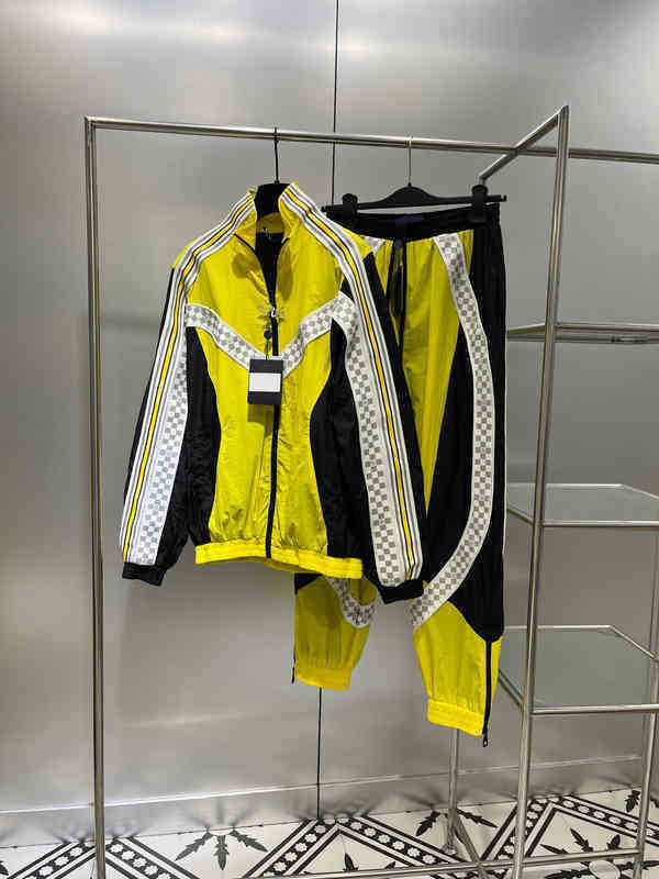 2022SS Fashion Two Piece Pants Brand LOGO Classic Stripe Embroidery Jacket Loose and Comfortable Sweatpants Slim Fit Trendy Sports Suit Designer Womens Clothing
2022SS Fashion Two Piece Pants Brand LOGO Classic Stripe Embroidery Jacket Loose and Comfortable Sweatpants Slim Fit Trendy Sports Suit Designer Womens Clothing