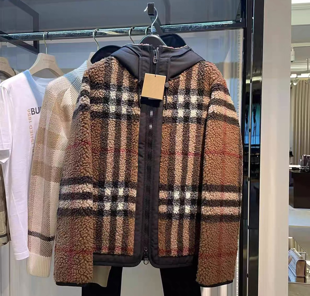 Autumn and Winter Classic brand mens jacket highquality fleece material stripe design US size luxury designer jacket, Brown
Autumn and Winter Classic brand mens jacket highquality fleece material stripe design US size luxury designer jacket, Brown