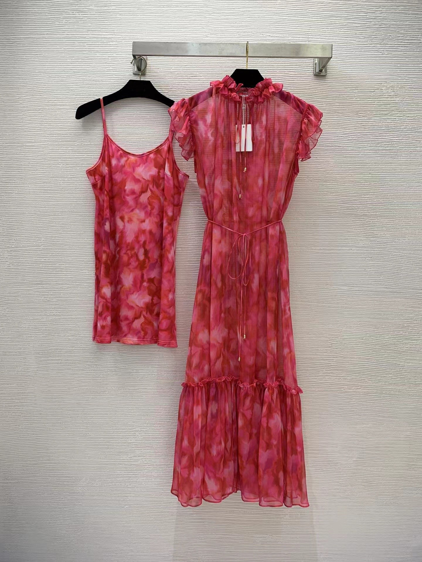 Milan Runway Dress 2023 New Spring Ruffled Short Sleeve Print Fashion Designer Dresses Brand Same Style Dress 1107-11, Red
Milan Runway Dress 2023 New Spring Ruffled Short Sleeve Print Fashion Designer Dresses Brand Same Style Dress 1107-11, Red