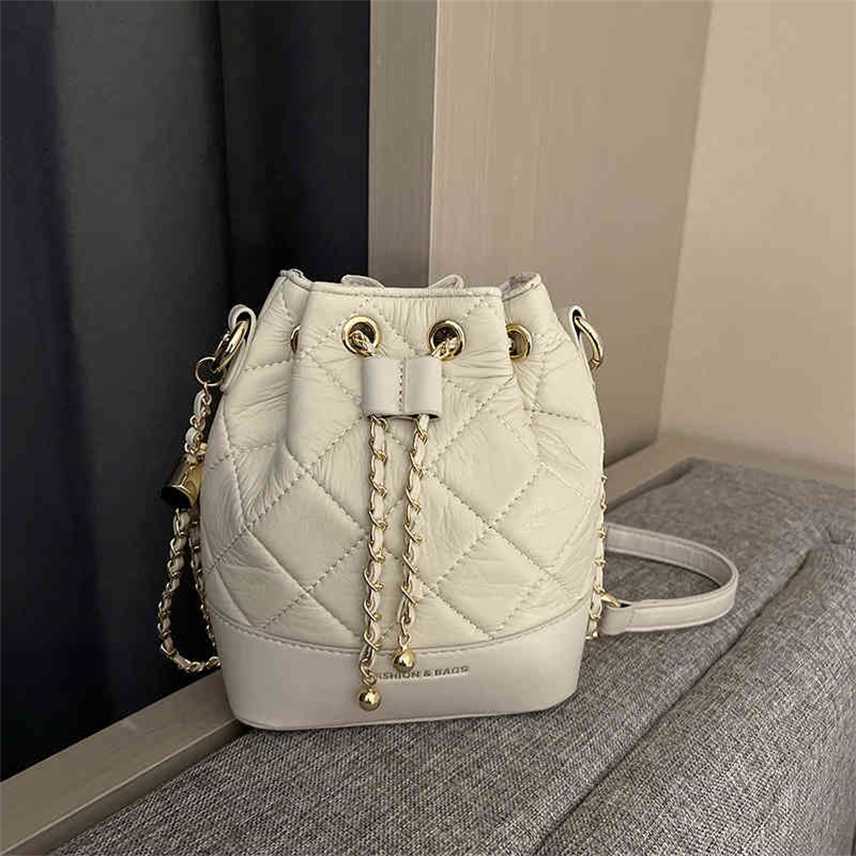 Handbags Minority bucket bag women's 2022 new Chaoling lattice chain simple pure color sling one shoulder cross, Creamy-white
Handbags Minority bucket bag women's 2022 new Chaoling lattice chain simple pure color sling one shoulder cross, Creamy-white
