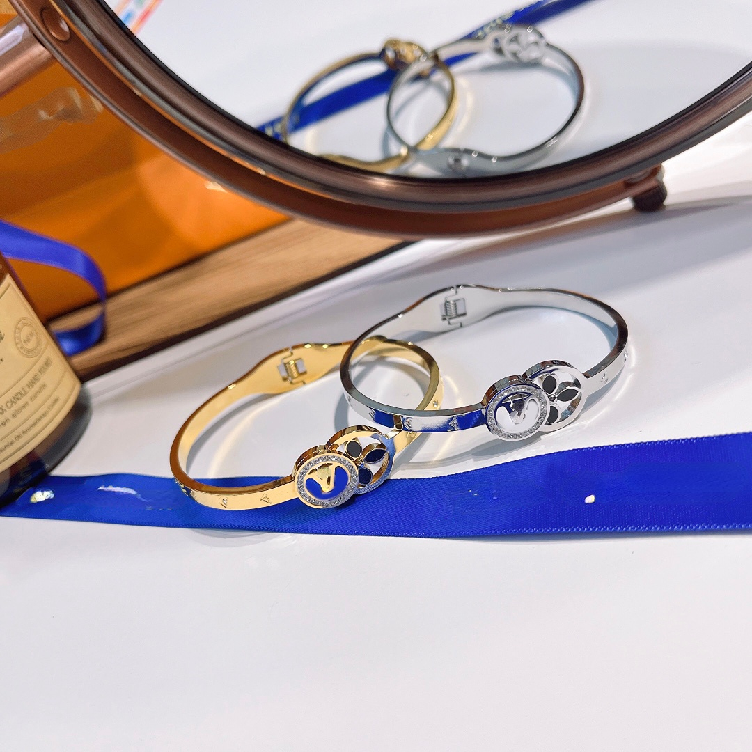 New Style Bracelets Women Bangle Luxury Designer Jewelry Crystal 18K Gold Plated 925 Silver Plated Stainless steel Wedding Lovers Gift S311
New Style Bracelets Women Bangle Luxury Designer Jewelry Crystal 18K Gold Plated 925 Silver Plated Stainless steel Wedding Lovers Gift S311