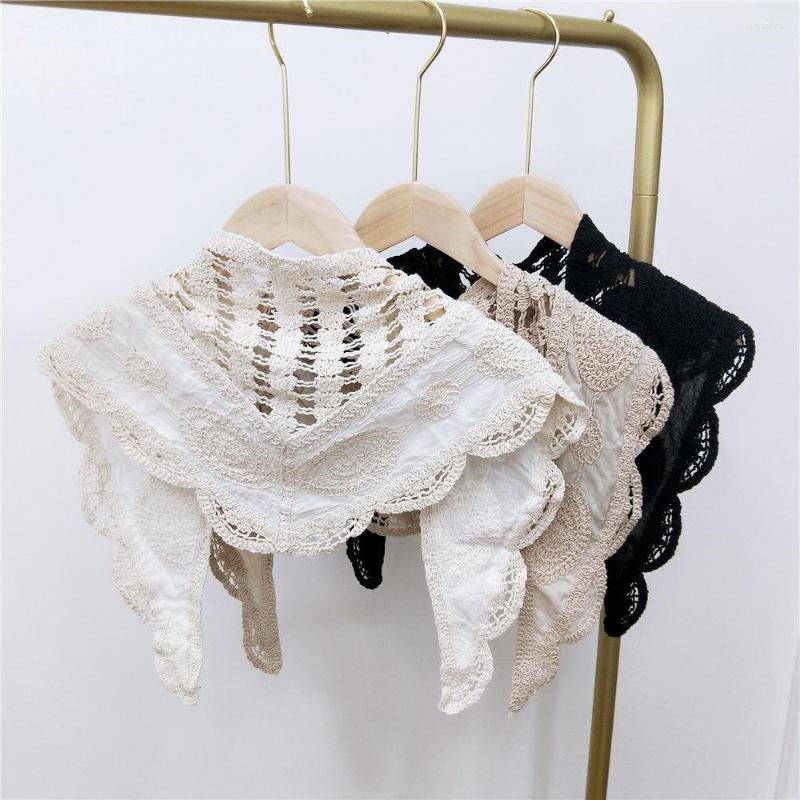 Scarves 2022Cotton Lace Triangular Binder Smal Ladies Shawls Spring Autumn Winter Hollow-out Decoration Neck Scarfs Size 30x105CM
Scarves 2022Cotton Lace Triangular Binder Smal Ladies Shawls Spring Autumn Winter Hollow-out Decoration Neck Scarfs Size 30x105CM