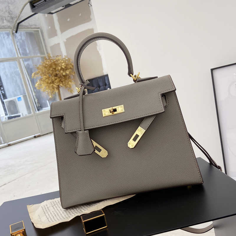 Handheld Herme Designer Bags 2022 new fashion palm print women soft leather messenger large capacity one shoulder hand, Not for sale do not shoot
Handheld Herme Designer Bags 2022 new fashion palm print women soft leather messenger large capacity one shoulder hand, Not for sale do not shoot