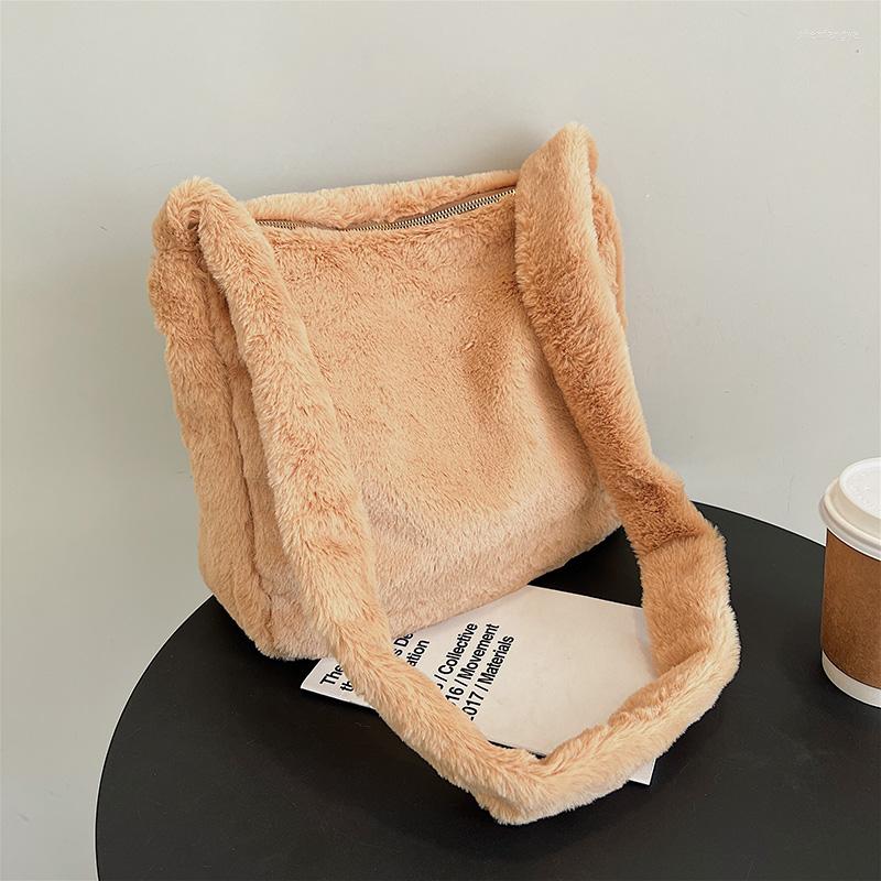 Evening Bags 2022 Soft Plush Shoulder Bag Warm Winter Handbag Women Large Capacity Tote Casual Velvet Fashion Shopper Messenger, Rose red plush bag
Evening Bags 2022 Soft Plush Shoulder Bag Warm Winter Handbag Women Large Capacity Tote Casual Velvet Fashion Shopper Messenger, Rose red plush bag