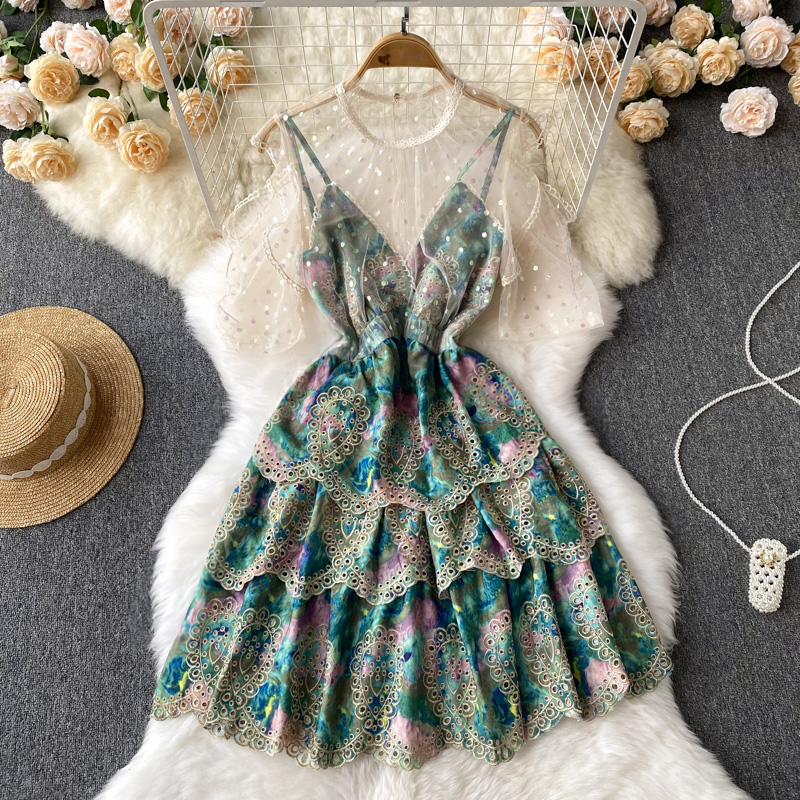 Palace style dress 2023 new niche design fake two-piece gauze patchwork suspender skirt, Green
Palace style dress 2023 new niche design fake two-piece gauze patchwork suspender skirt, Green
