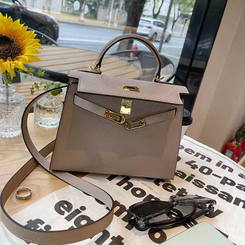 Designer Bags Herme Handbags Little 's real leather advanced second generation 22mini portable small women 2022 new summer one shoulder Crossbody, Not for sale do not shoot
Designer Bags Herme Handbags Little 's real leather advanced second generation 22mini portable small women 2022 new summer one shoulder Crossbody, Not for sale do not shoot