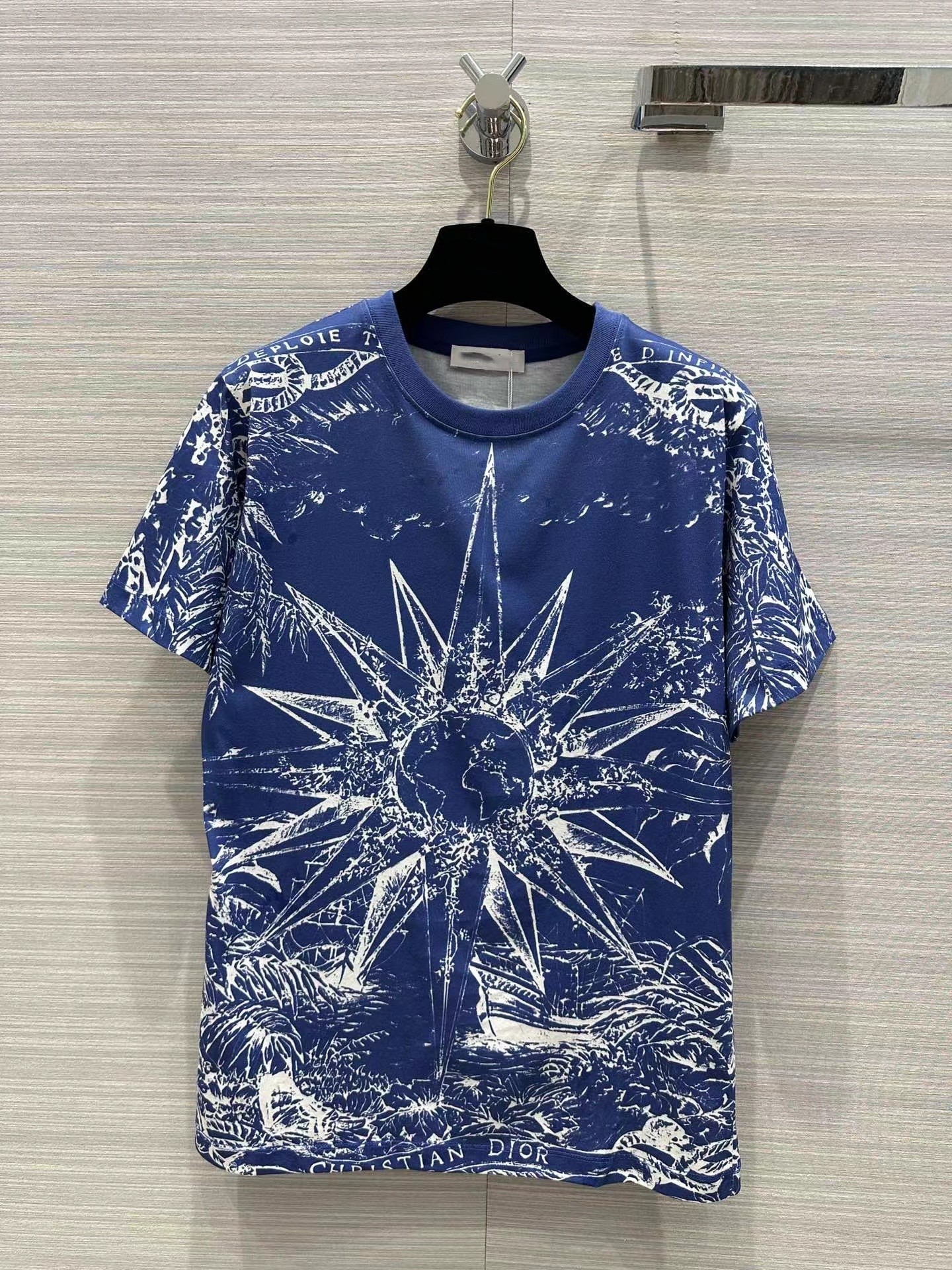 Milan Runway Tops 2023 New Spring Summer O Neck Short Sleeve Print Designer T-Shirt Brand Same Style Tees 1108-2, Blue
Milan Runway Tops 2023 New Spring Summer O Neck Short Sleeve Print Designer T-Shirt Brand Same Style Tees 1108-2, Blue