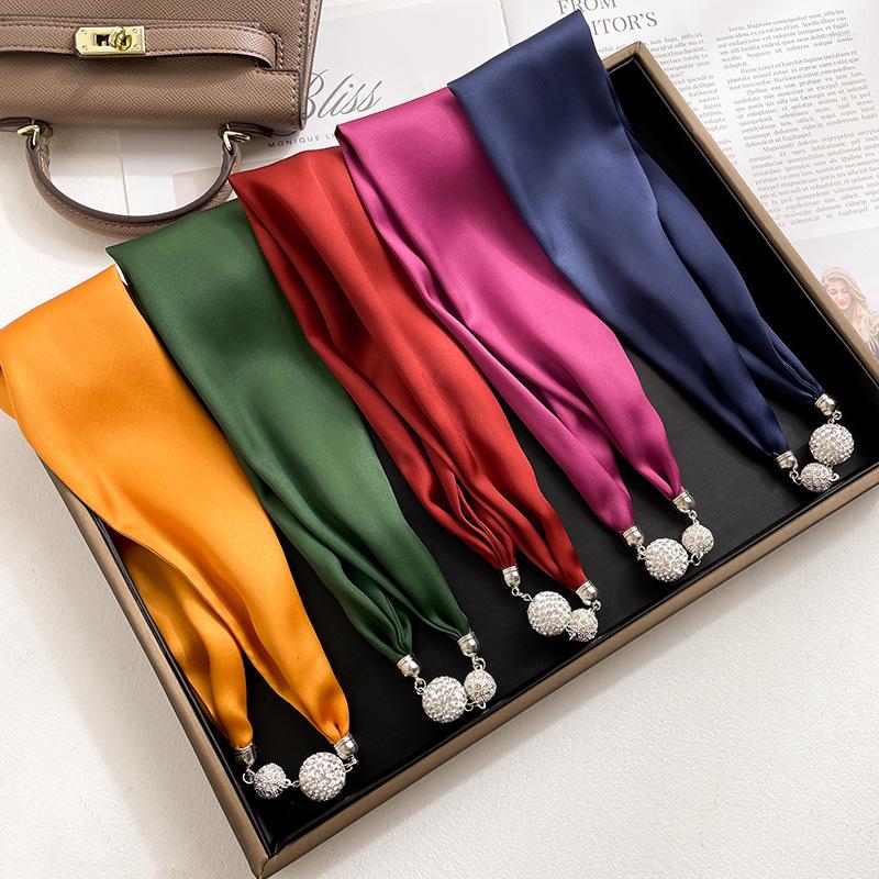 Scarves 2022 Fashion Necklace Chain Silk Scarf Plain Magnet Brooch Shawl Lady Wraps Neck Snood Foulards Pashmina Stole Caps
Scarves 2022 Fashion Necklace Chain Silk Scarf Plain Magnet Brooch Shawl Lady Wraps Neck Snood Foulards Pashmina Stole Caps