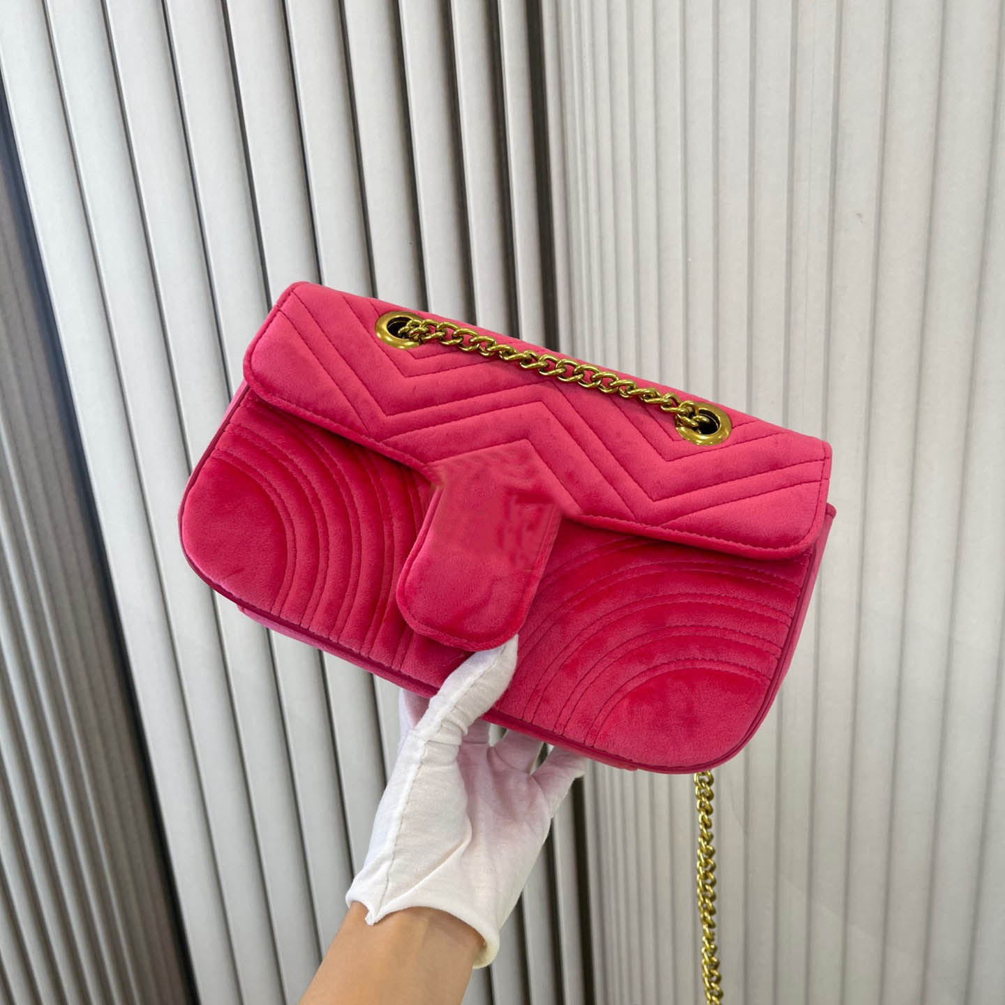 Winter Women Shoulder Bag Designer Luxury Golden Chain Velvet Handbags Small Satchel Simple Vintage Crossbody Ladies Bags Coin Purse Classic Flip Messenger Purse, Red
Winter Women Shoulder Bag Designer Luxury Golden Chain Velvet Handbags Small Satchel Simple Vintage Crossbody Ladies Bags Coin Purse Classic Flip Messenger Purse, Red