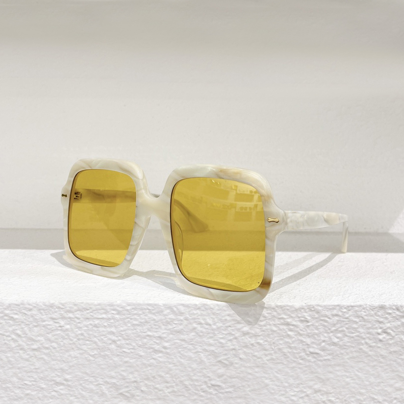 Oversized Square Ladies Sunglasses Yellow Lenses Summer Sunglass Shades outdoor UV400 Eyewear with Box
Oversized Square Ladies Sunglasses Yellow Lenses Summer Sunglass Shades outdoor UV400 Eyewear with Box