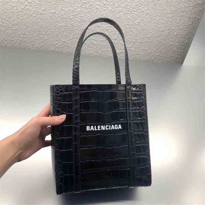 Italy Balenciga Tote Designers Handbag New Shopping Bag Women's Full Leather Mother, Picture color
Italy Balenciga Tote Designers Handbag New Shopping Bag Women's Full Leather Mother, Picture color