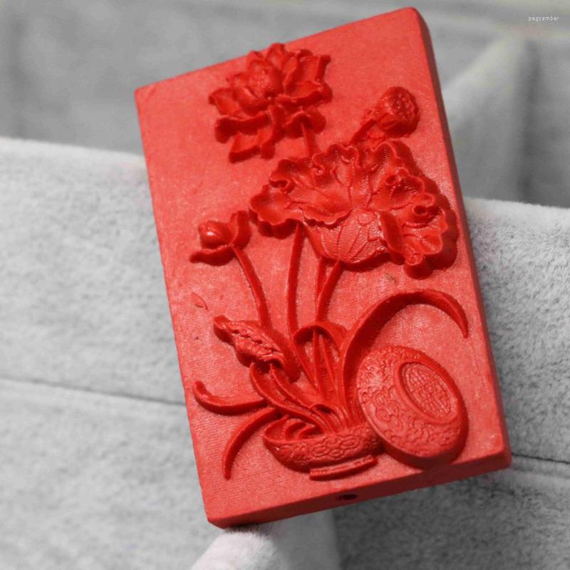Pendant Necklaces Lotus Flower Carving Vintage Synthetic Red Cinnabar Rectangle Ancient Fit For Necklace Jewelry 36 56mm B1540
Pendant Necklaces Lotus Flower Carving Vintage Synthetic Red Cinnabar Rectangle Ancient Fit For Necklace Jewelry 36 56mm B1540