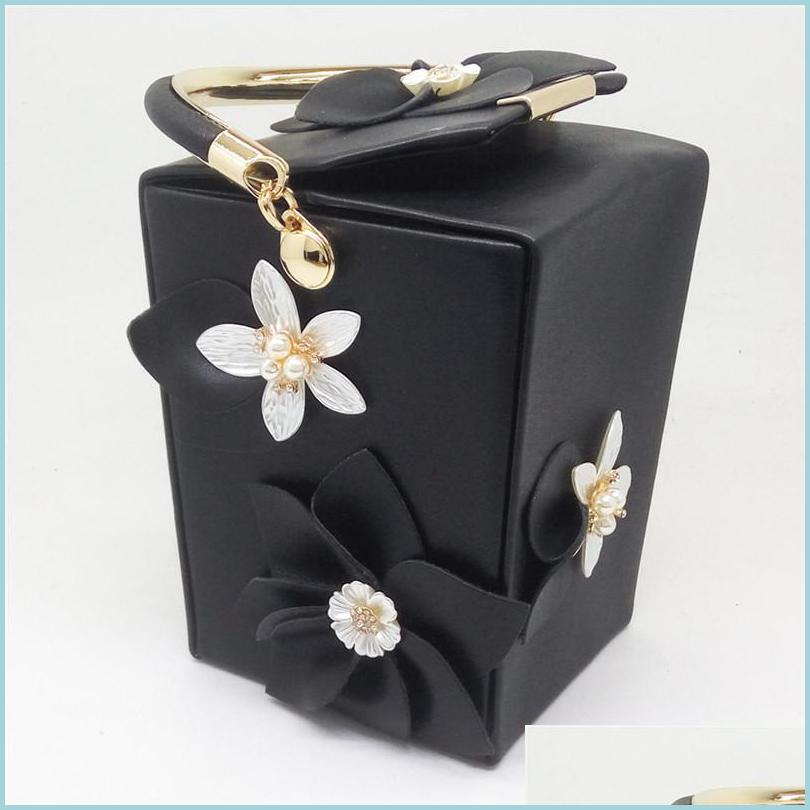 Handbags Purses Designer Pu Flowers Beaded Women Totes Bags Evening Party Clutches Gift Box Clutch Bag Wedding Dinner Handbag Purs Dhoi6
Handbags Purses Designer Pu Flowers Beaded Women Totes Bags Evening Party Clutches Gift Box Clutch Bag Wedding Dinner Handbag Purs Dhoi6