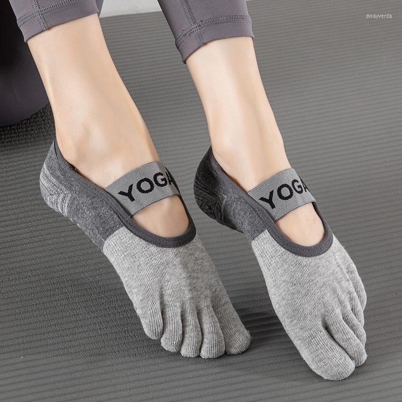 Athletic Socks Women Yoga Anti-slip Five Fingers Backless Silicone Non-slip 5 Toe Ballet Gym Fitness Sports Cotton, Black
Athletic Socks Women Yoga Anti-slip Five Fingers Backless Silicone Non-slip 5 Toe Ballet Gym Fitness Sports Cotton, Black