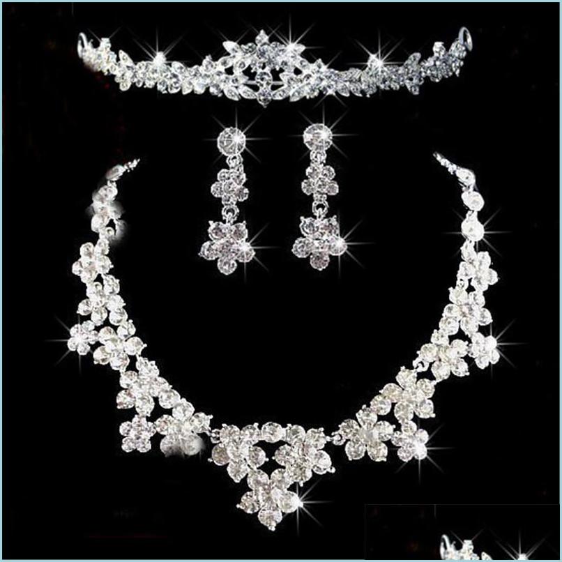 Jewelry Romantic Crystal Three Pieces Jewelry Sets Flowers Bridal Set Bride Necklace Earring Crown Tiaras Wedding Party Accessories Dh3Ze
Jewelry Romantic Crystal Three Pieces Jewelry Sets Flowers Bridal Set Bride Necklace Earring Crown Tiaras Wedding Party Accessories Dh3Ze