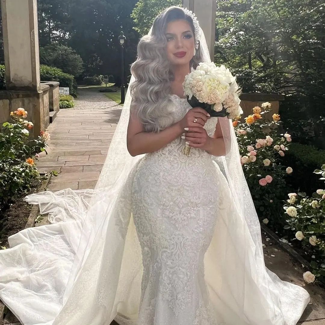 Stylish Mermaid Lace Wedding Dresses Beaded Bridal Gowns With Detachable Train Spaghetti Straps Neckline Plus Size Vestido De Novia