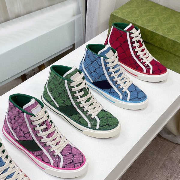 Men Ace Designer Shoes Martin Outdoor White Offs Platform Sneakers Chaussures Runnings Wholesale Women Luxurys Shoe DuNks Low jordens des Chaussures 1s 11s 25DD, Light blue
Men Ace Designer Shoes Martin Outdoor White Offs Platform Sneakers Chaussures Runnings Wholesale Women Luxurys Shoe DuNks Low jordens des Chaussures 1s 11s 25DD, Light blue