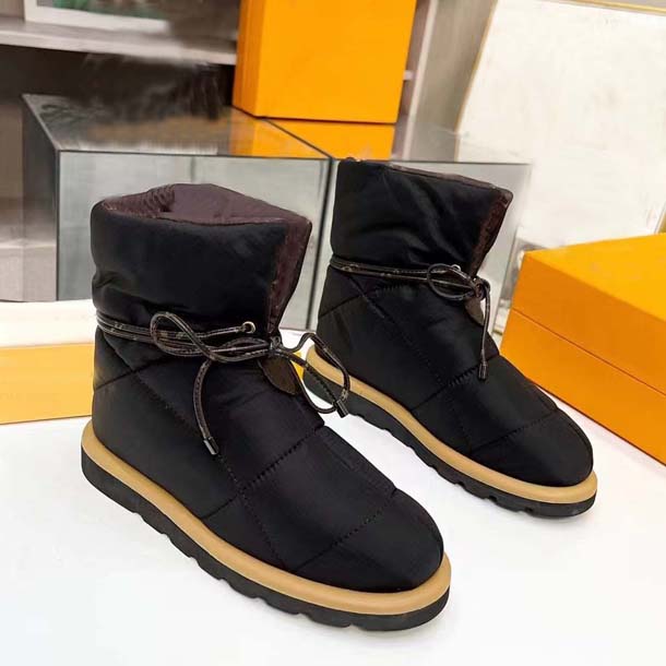 Luxury designer boots Womens Waterproof Down Boot Fashion Winter Flat Bottom Work Boot Snow Platform Snowshoe 35-41 With box, Green
Luxury designer boots Womens Waterproof Down Boot Fashion Winter Flat Bottom Work Boot Snow Platform Snowshoe 35-41 With box, Green