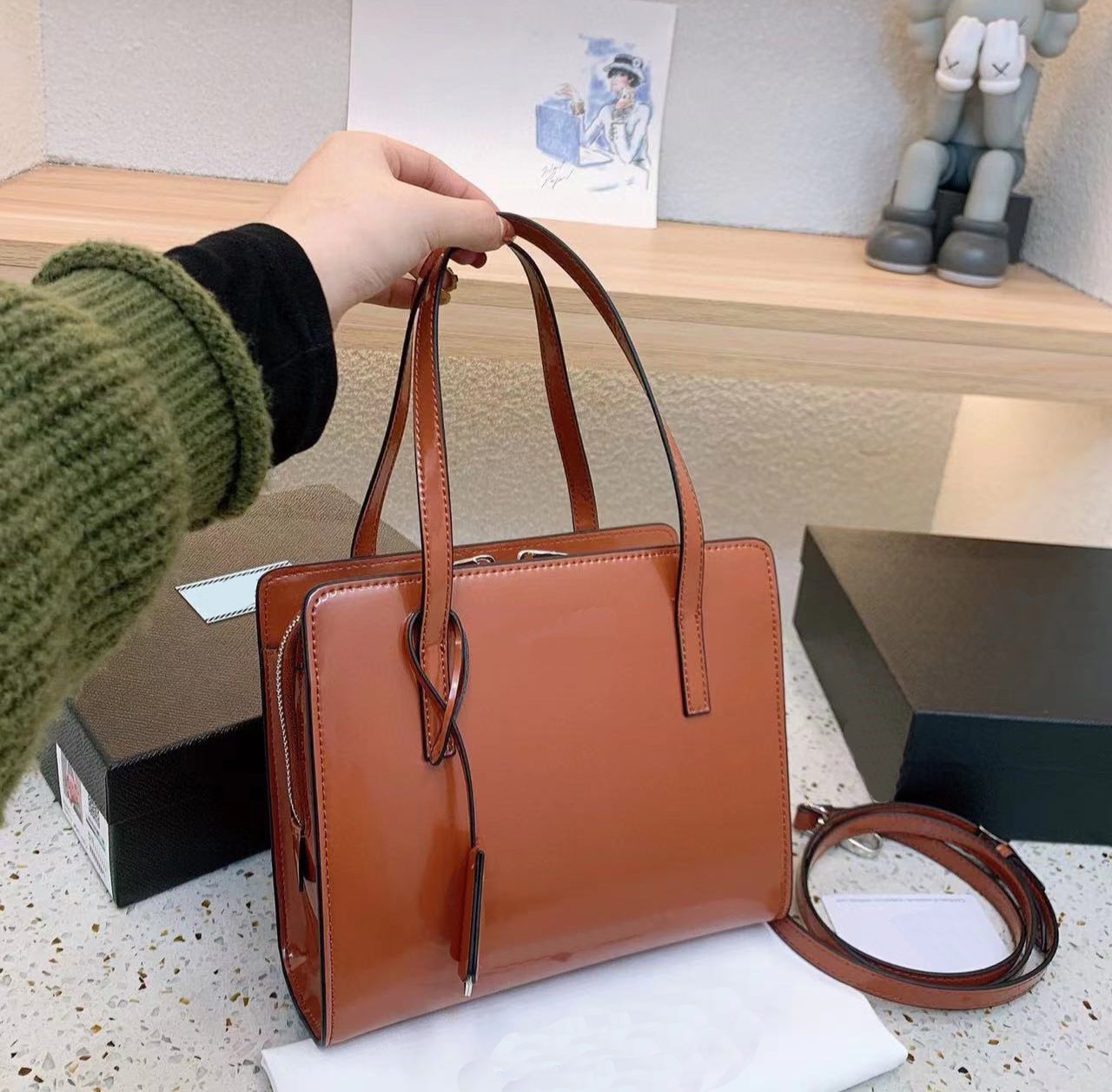7A top Tote shoulder Bag Handmade Togo Luxury designer Handbags im it ation classic fashion women purse cowhide leather pochette clutch, Make up for price
7A top Tote shoulder Bag Handmade Togo Luxury designer Handbags im it ation classic fashion women purse cowhide leather pochette clutch, Make up for price