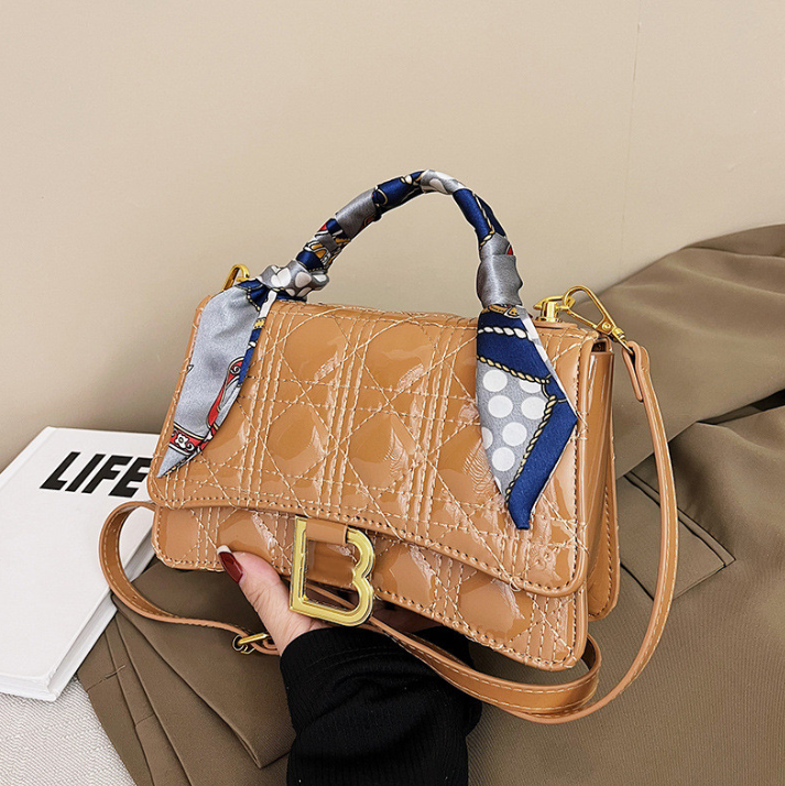 Patent Leather Handbag New Women's Shoulder Bag European and American Retro Textured Rhombus Hourglass Bags, As pic
Patent Leather Handbag New Women's Shoulder Bag European and American Retro Textured Rhombus Hourglass Bags, As pic