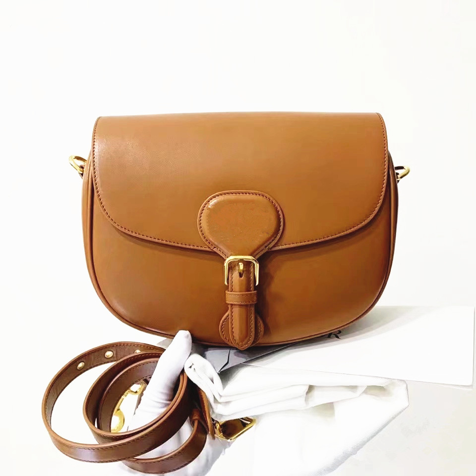 Luxury Designer tote Ladies embroidery saddles bag with logo smooth leather Bobbys wholesale womens mens Montaignes handbag crossbody clutch flap shoulder bags, Grey
Luxury Designer tote Ladies embroidery saddles bag with logo smooth leather Bobbys wholesale womens mens Montaignes handbag crossbody clutch flap shoulder bags, Grey