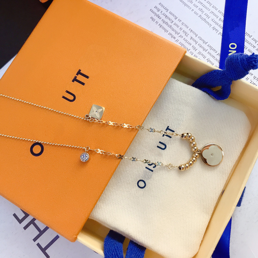 Luxury Exquisite Necklaces High-end Designer Style Necklaces European American Fashion Jewelry Accessories Selected Gifts Family Friends Lovers Gathering
Luxury Exquisite Necklaces High-end Designer Style Necklaces European American Fashion Jewelry Accessories Selected Gifts Family Friends Lovers Gathering
