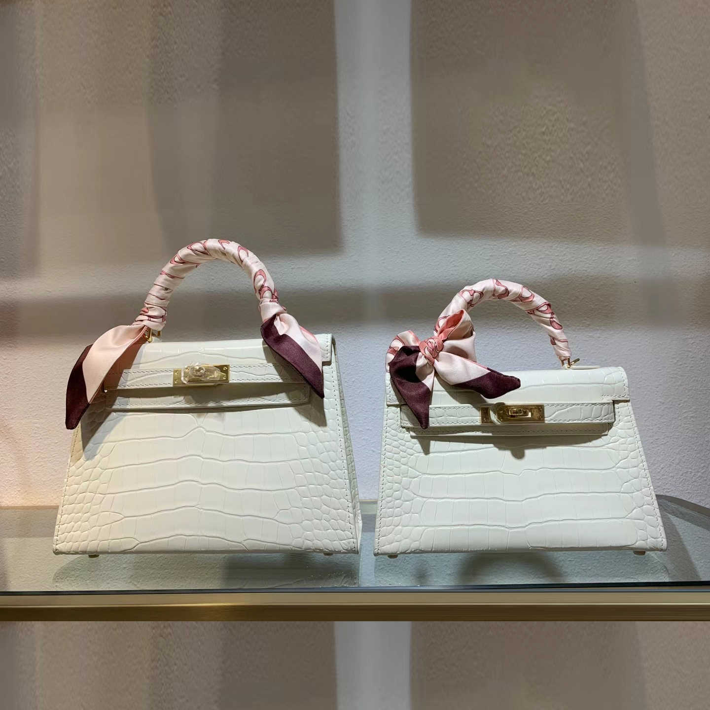 Handheld Herme Designer Bags Crocodile leather cross body mini MINI cowhide net red same texture, Not for sale do not shoot
Handheld Herme Designer Bags Crocodile leather cross body mini MINI cowhide net red same texture, Not for sale do not shoot