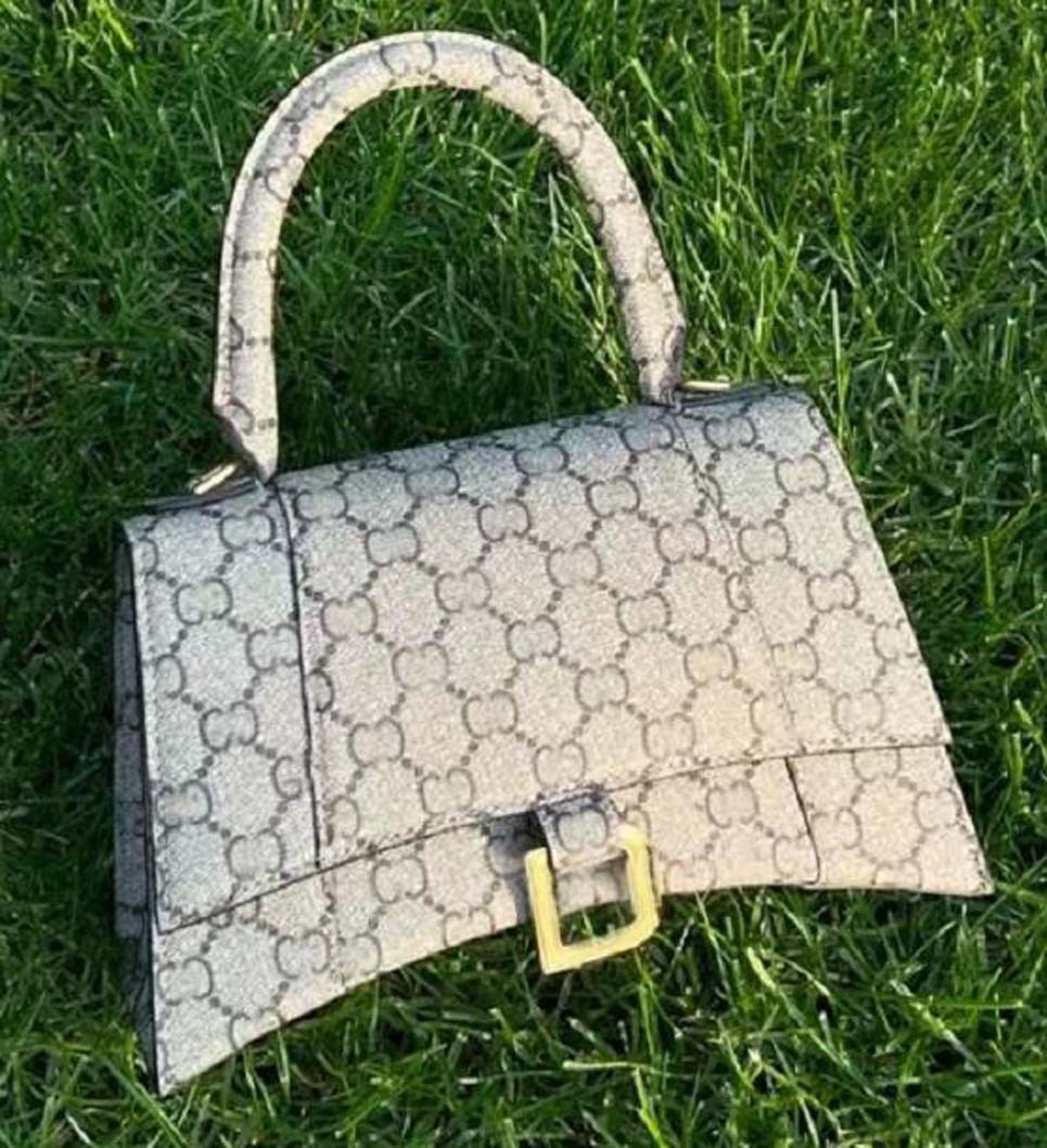 Designer bags Shoulder bag handbag women's Fashion bagg Cross Body Half Moon Luxuries Genuine Leather Classic Retro wallets handle square Purse001, # original box(not sold separately)
Designer bags Shoulder bag handbag women's Fashion bagg Cross Body Half Moon Luxuries Genuine Leather Classic Retro wallets handle square Purse001, # original box(not sold separately)