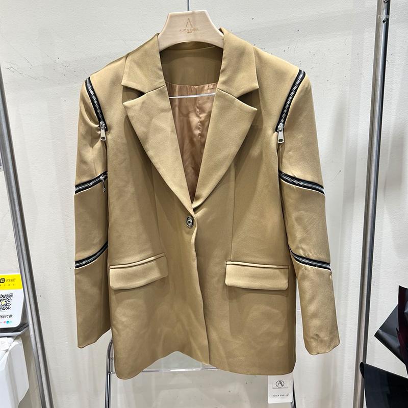 Women' Suits SuperAen 2022 European And American Design Metal Zipper Decoration Loose Version Khaki Blazer For Women
Women' Suits SuperAen 2022 European And American Design Metal Zipper Decoration Loose Version Khaki Blazer For Women