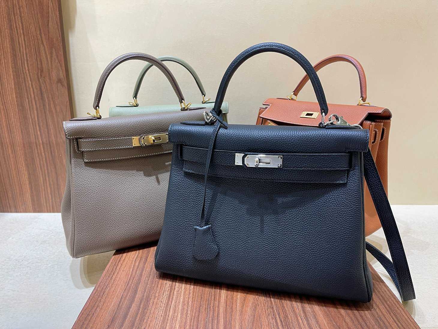 Handheld Herme Designer Bags Cowhide lychee pattern with 28cm inseam for autumn and winter senior commuter women One shoulder cross body hand, Not for sale do not shoot
Handheld Herme Designer Bags Cowhide lychee pattern with 28cm inseam for autumn and winter senior commuter women One shoulder cross body hand, Not for sale do not shoot