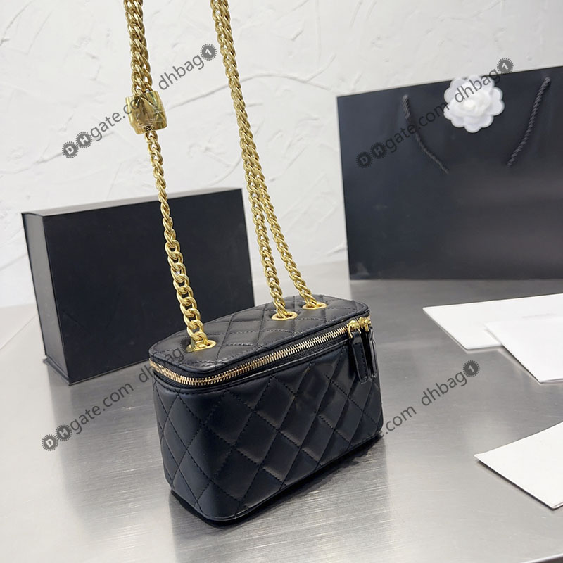 22K Mini Vanity Cases Cosmetic Bags Box Genuine Leather Quilted Zipper Classic Handbag Regulator Godl Metal Hardware Coin Purse Luxury Card Hold Sacoche 16x10cm, Black
22K Mini Vanity Cases Cosmetic Bags Box Genuine Leather Quilted Zipper Classic Handbag Regulator Godl Metal Hardware Coin Purse Luxury Card Hold Sacoche 16x10cm, Black