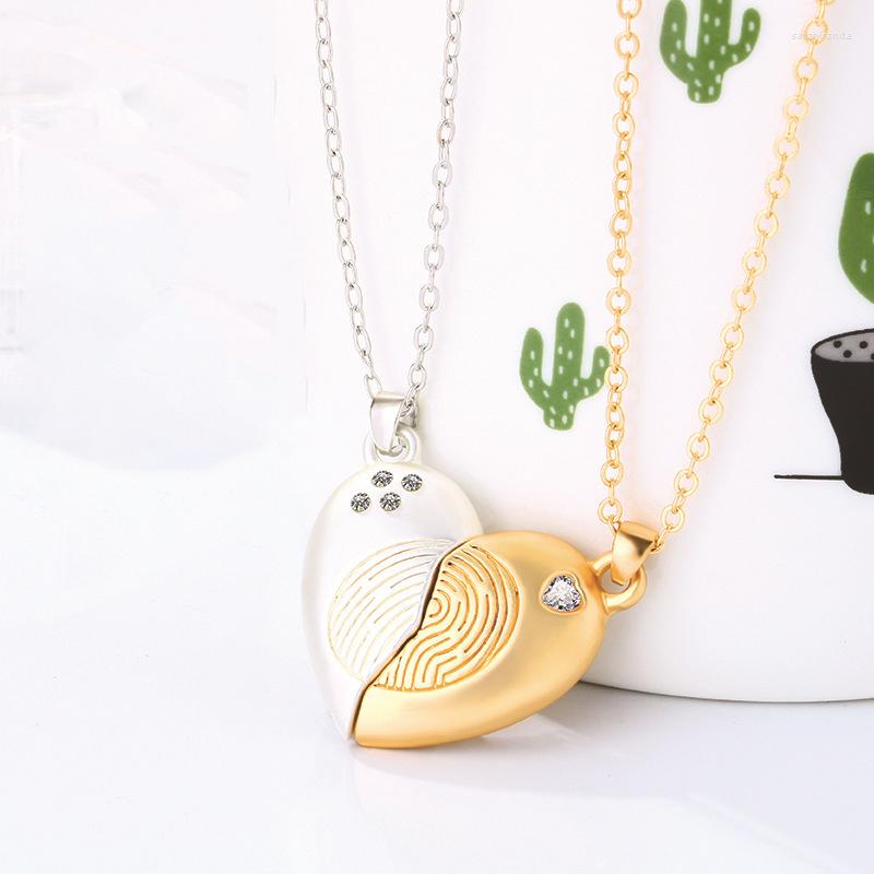 Pendant Necklaces 1 Pair Fingerprint Stitching Heart Magnet Couple Necklace Magnetic Couples Matching Woman Accesories
Pendant Necklaces 1 Pair Fingerprint Stitching Heart Magnet Couple Necklace Magnetic Couples Matching Woman Accesories
