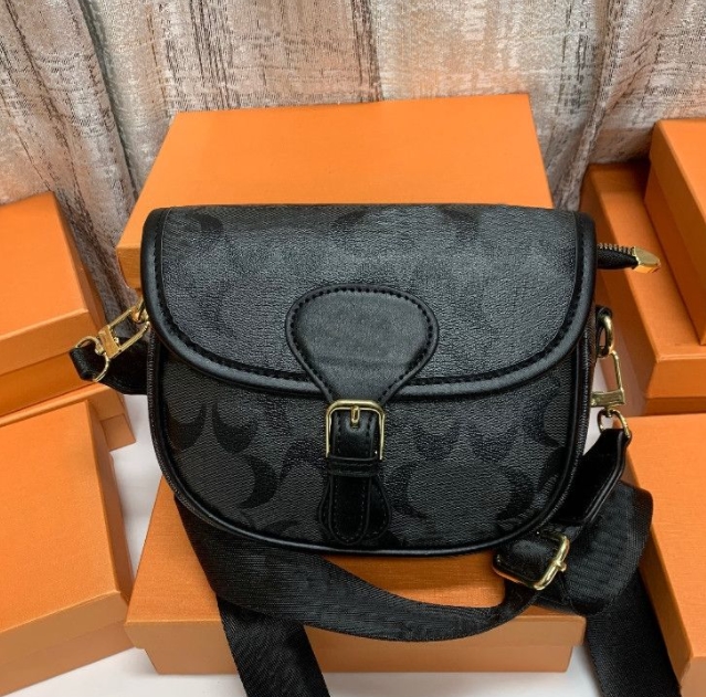 Women Shoulder Bag Luxury Handbags 2022 New Womens Hand Embroidery Princess Net Red Fashion Trend Letter Messenger Bag, Black
Women Shoulder Bag Luxury Handbags 2022 New Womens Hand Embroidery Princess Net Red Fashion Trend Letter Messenger Bag, Black