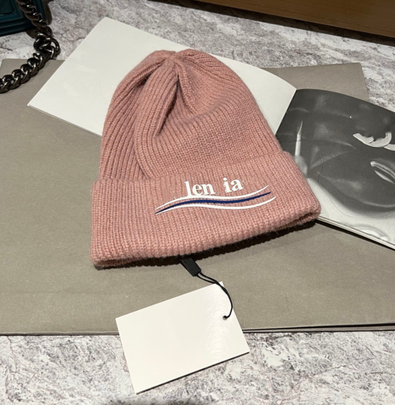 European and American Style hat Designer New Knitted Woolen hats Anti-Freezing Warm Toque Autumn and Winter, Aspic
European and American Style hat Designer New Knitted Woolen hats Anti-Freezing Warm Toque Autumn and Winter, Aspic