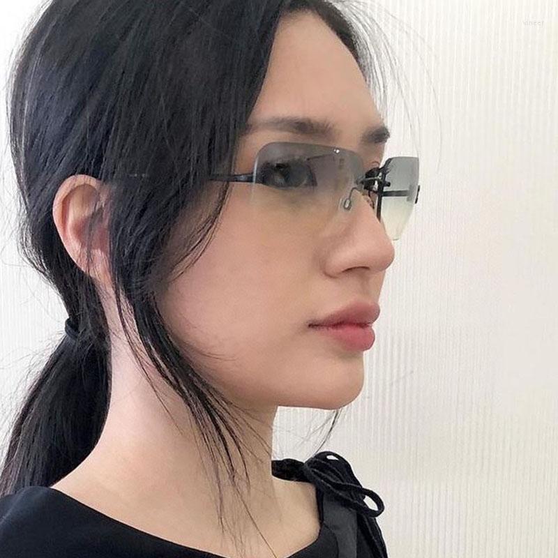 Sunglasses High-Quality Designer Rectangular Women Rimless Sun Glasses For Female UV Protection Outdoor Eyewear
Sunglasses High-Quality Designer Rectangular Women Rimless Sun Glasses For Female UV Protection Outdoor Eyewear