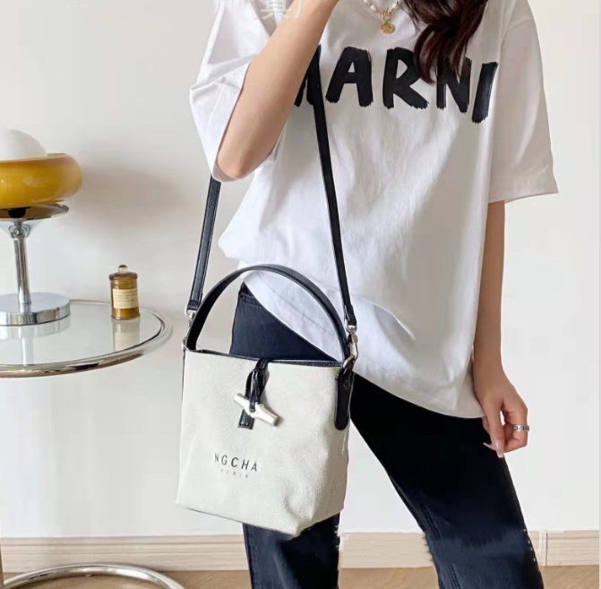 New High-Grade Square Pouch Classic Bamboo Joint Canvas Bucket Bag Women's Hand Shoulder Messenger Bags, As pic
New High-Grade Square Pouch Classic Bamboo Joint Canvas Bucket Bag Women's Hand Shoulder Messenger Bags, As pic