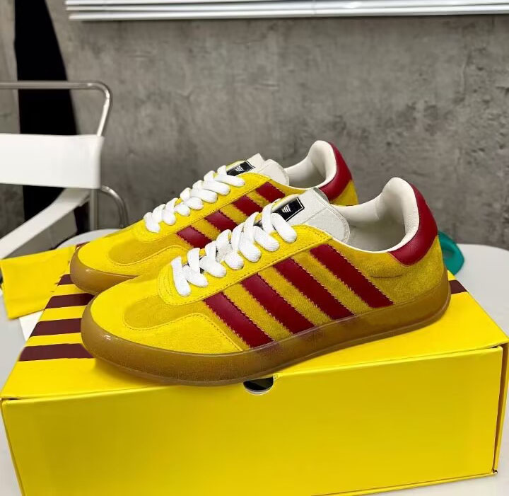 Men's and Women's Designer Dress Shoes Fashion Color Splice Leather Lace up Flat Shoes Deluxe Student Party Thick Soled Shoe Delivery Box Size 35-45
Men's and Women's Designer Dress Shoes Fashion Color Splice Leather Lace up Flat Shoes Deluxe Student Party Thick Soled Shoe Delivery Box Size 35-45