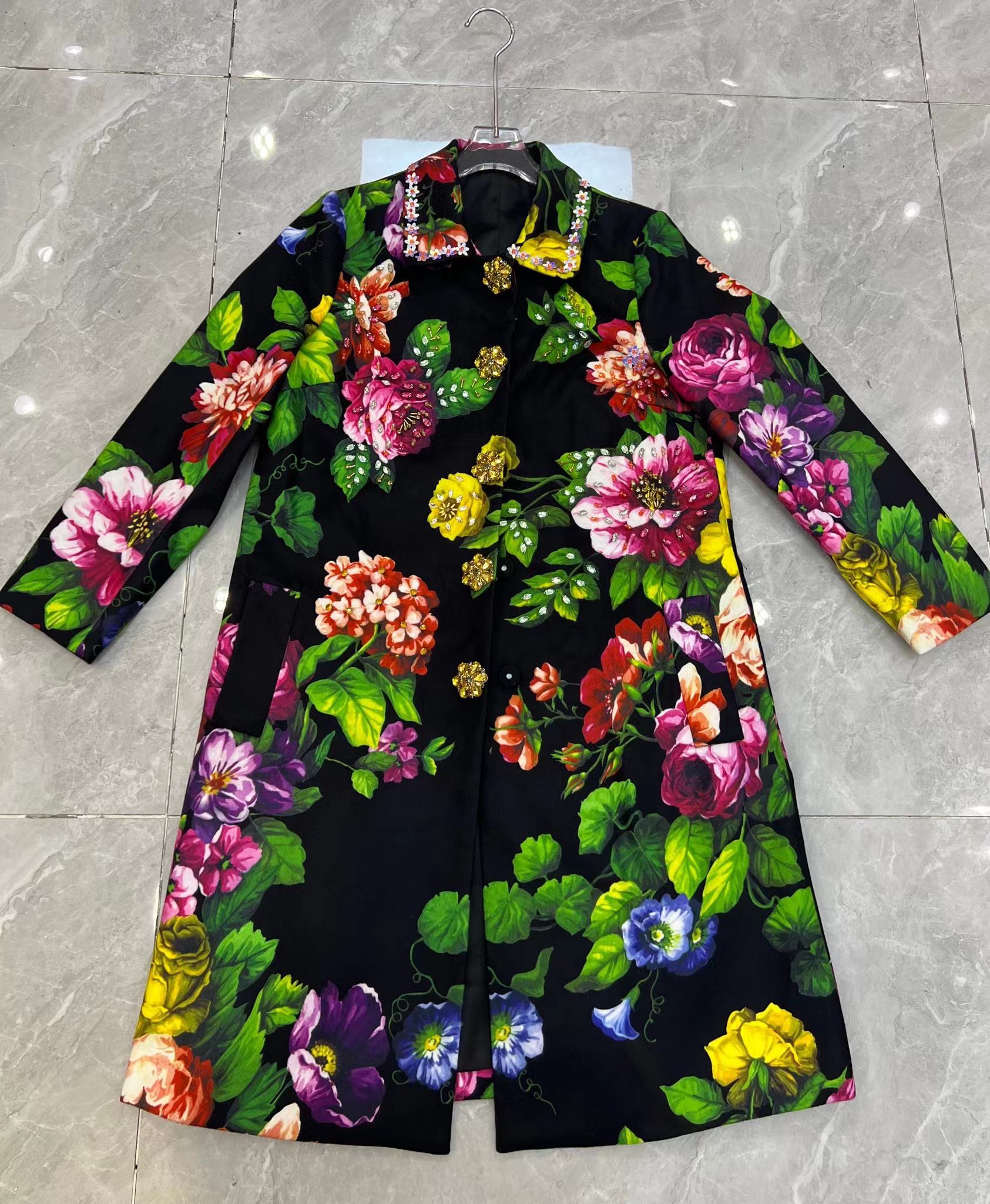 Women's Trench Coats Autumn 2022 Italian designer designed black rose woolen heavy engineering beaded coat, Multi
Women's Trench Coats Autumn 2022 Italian designer designed black rose woolen heavy engineering beaded coat, Multi