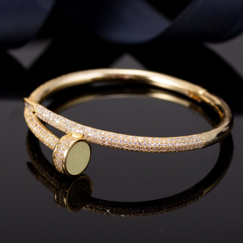 Fashion womens designer bracelet bangle luxury 18k gold plated full diamond nail bracelets silver rose golden stainless steel classic jewelry wedding party gift
Fashion womens designer bracelet bangle luxury 18k gold plated full diamond nail bracelets silver rose golden stainless steel classic jewelry wedding party gift