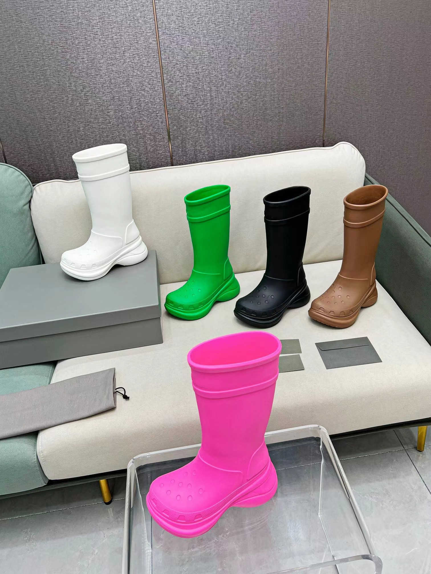 Fashion Boots shoes Paris crsc 20MM Arch EVA Rubber Boot green bright pink black white brown Chunky design women mens Stylish Versatile casual ankle rain snow booties, Real pic pls contact
Fashion Boots shoes Paris crsc 20MM Arch EVA Rubber Boot green bright pink black white brown Chunky design women mens Stylish Versatile casual ankle rain snow booties, Real pic pls contact