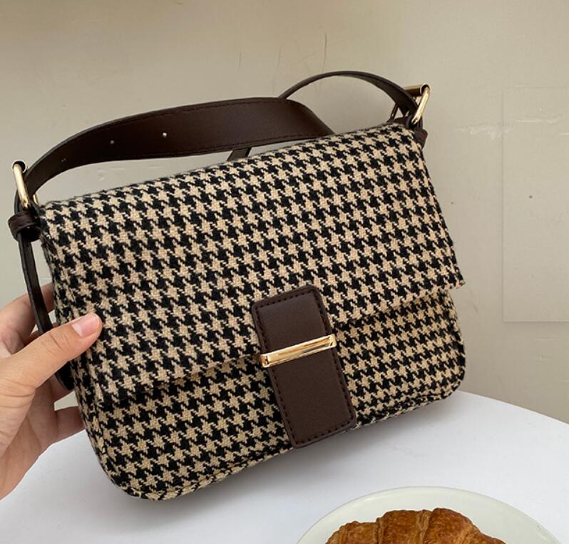 Ladies bag autumn and winter new houndstooth plaid retro student allmatch woolen bag messenger large capacity women, Brown
Ladies bag autumn and winter new houndstooth plaid retro student allmatch woolen bag messenger large capacity women, Brown