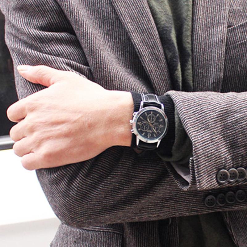 Wristwatches Couple Watch 3-Eyes PU Belt Luminous Quartz Wrist Valentine's Day Gift Unisex Watches Pointer PR Sale, Black belt female
Wristwatches Couple Watch 3-Eyes PU Belt Luminous Quartz Wrist Valentine's Day Gift Unisex Watches Pointer PR Sale, Black belt female