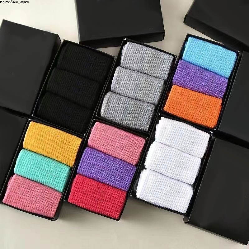 10 color Fashion Brand Men's Cotton Socks New Style Black Leisure Men Women Socks Soft Breathable Summer Winter for Male Sockes, Color 7 
10 color Fashion Brand Men's Cotton Socks New Style Black Leisure Men Women Socks Soft Breathable Summer Winter for Male Sockes, Color 7