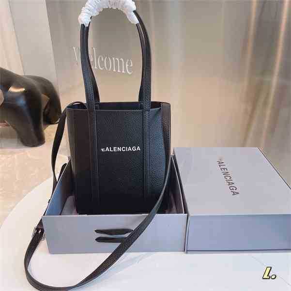 Balencaigass Designer Handbag Women's Ltaly Paris Style Leather Mobile Phone Camera Mini Tote Shopping 2022 Ins Versatile, Sky blue
Balencaigass Designer Handbag Women's Ltaly Paris Style Leather Mobile Phone Camera Mini Tote Shopping 2022 Ins Versatile, Sky blue