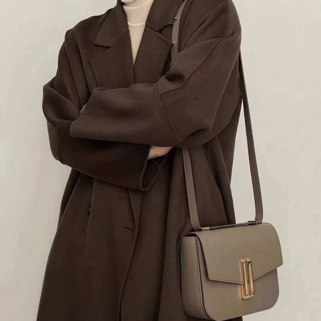 British minority Demellier Tofu Bag Women's 2022 new fashion leather one shoulder cross body small square bag, Light gray
British minority Demellier Tofu Bag Women's 2022 new fashion leather one shoulder cross body small square bag, Light gray