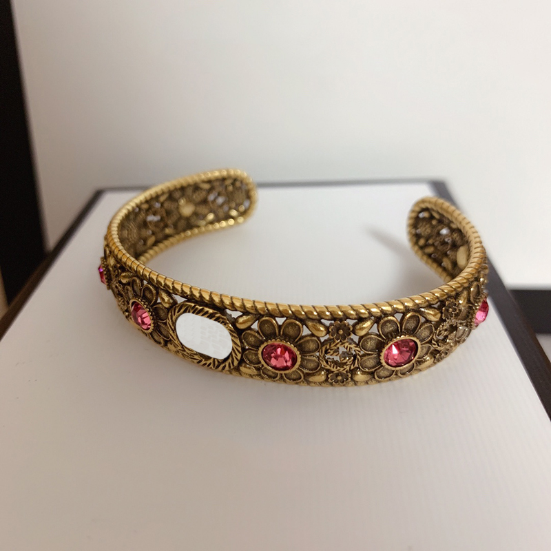 Designer Mens Bracelet Trend Jewelry Light Luxury Internet Celebrity Bracelets Senior Couples Jewelry Fashion Ladies Bracelets D22110805JX
Designer Mens Bracelet Trend Jewelry Light Luxury Internet Celebrity Bracelets Senior Couples Jewelry Fashion Ladies Bracelets D22110805JX