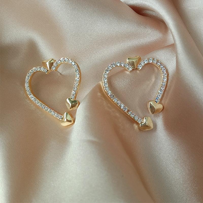 Stud Earrings JNP21 S925 Silver Needle Korea Metal Love Hollow Net Red Fashion Designer Personality
Stud Earrings JNP21 S925 Silver Needle Korea Metal Love Hollow Net Red Fashion Designer Personality